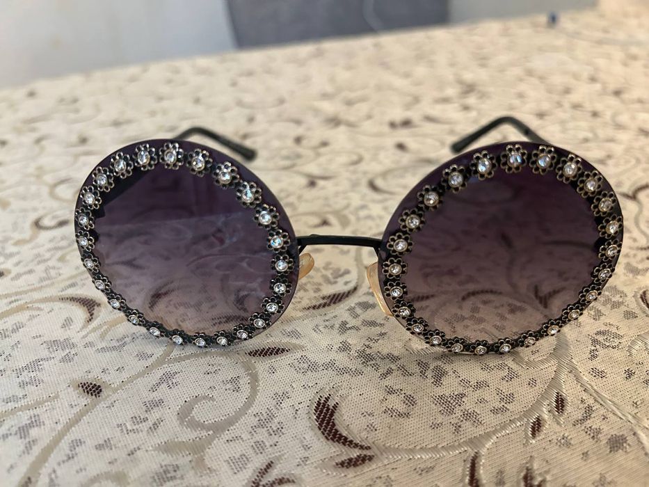 Очки Dior — круглая форма, украшены камнями, оригинал. Без коробки