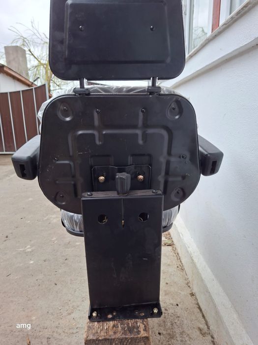 Vând scaun tractor UTB 445