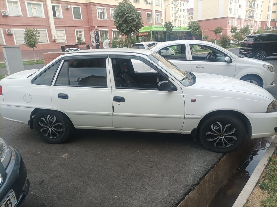Nixia 2.3     2009 rangi oq gaz benzin