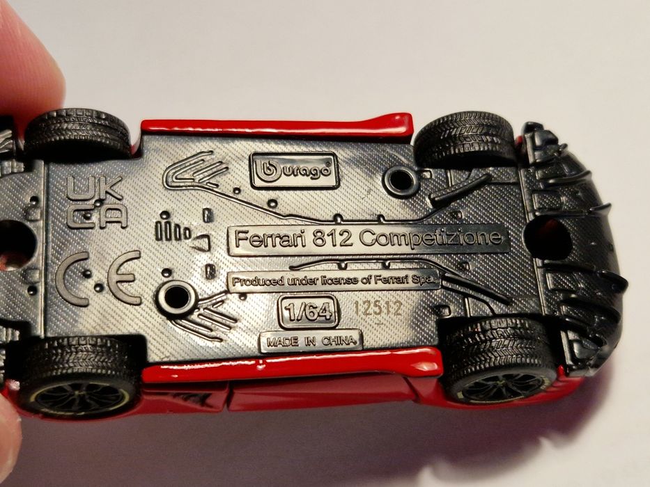 Burago masinuta Ferrari 812