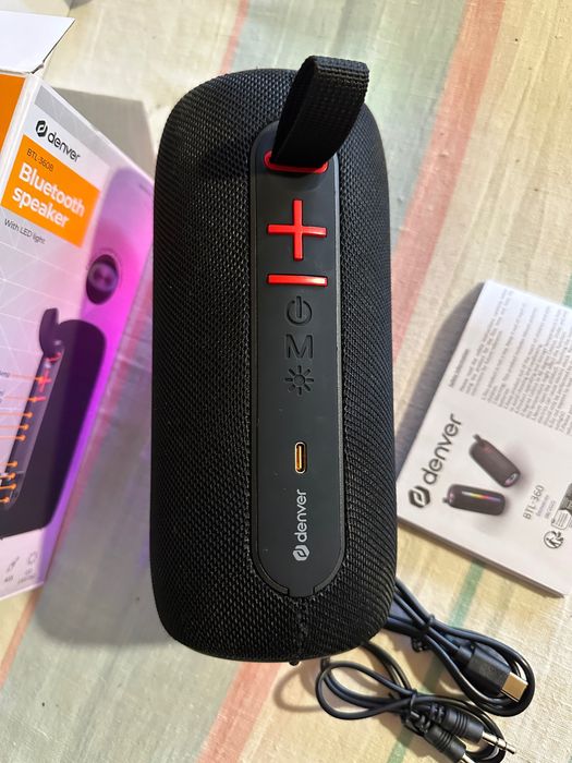 Boxă bluetooth RGB ca nouă. 60 lei.