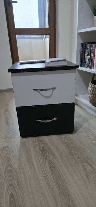 2 броя нощни шкафчета