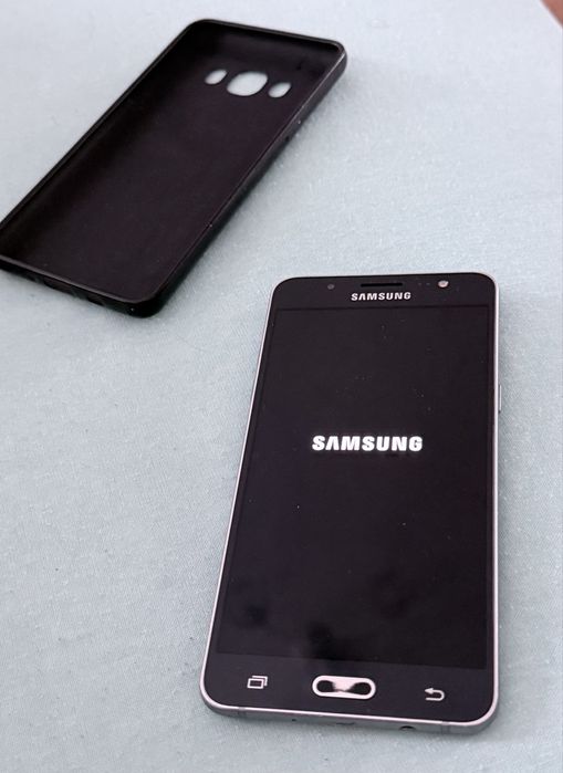 Самсунг J5 продам