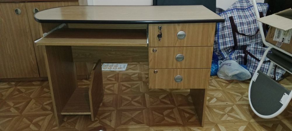 Продаётся стол !
