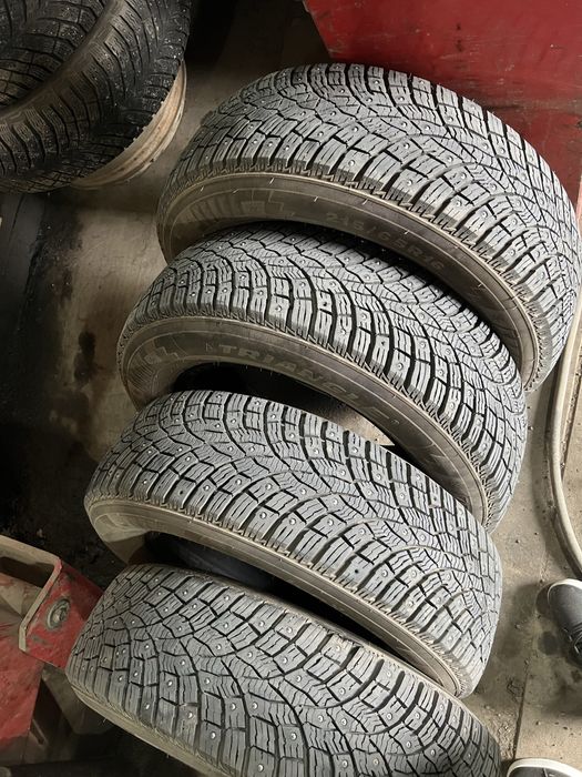 Продам 215/65R16 комплект шипы