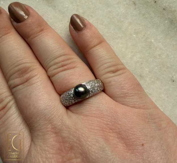 Inel din aur, decorat cu diamante și perlă Tahiti