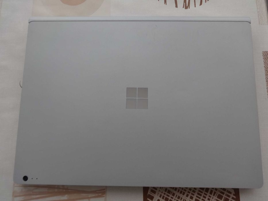 Microsoft Surface Book  i7-6600U/RAM 16GB/SSD  512GB с Пукнат екран