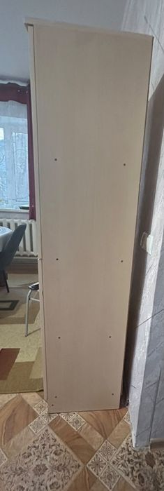 Деревянный  шкаф