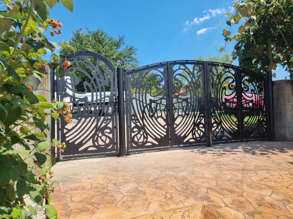 Porti,panouri de gard, balustrade metalice,automatizări porți