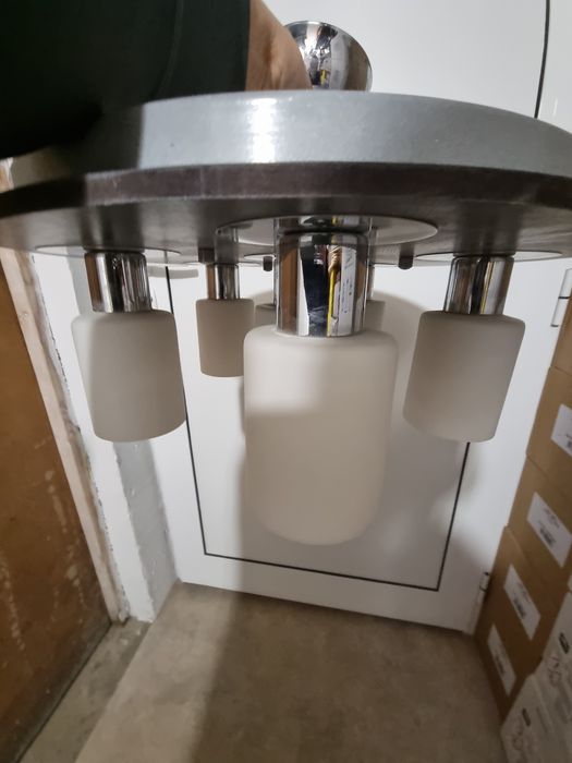 Полилей дърво и метал