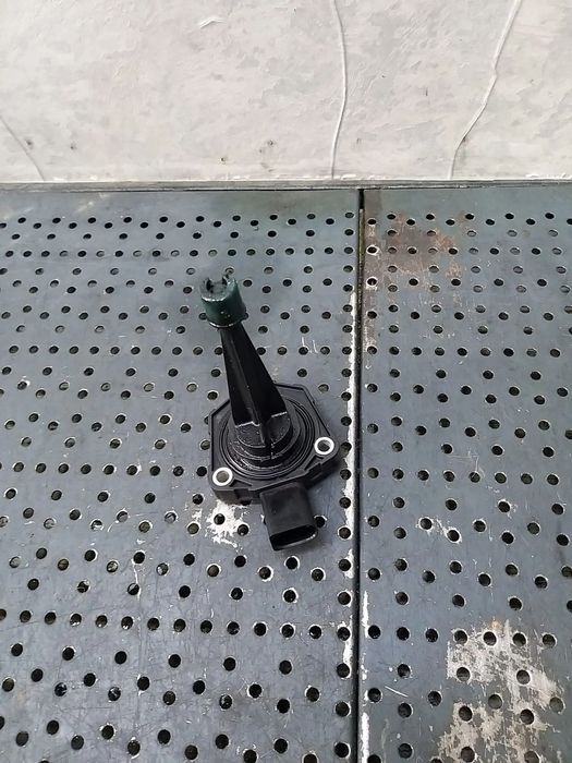 Sonda baie ulei 2.0 tdi audi a4 b8 8k 04l907660a 6pr01041806