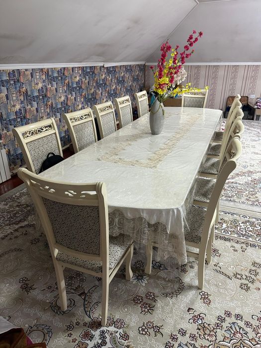 Обеденный стол для 12 человек