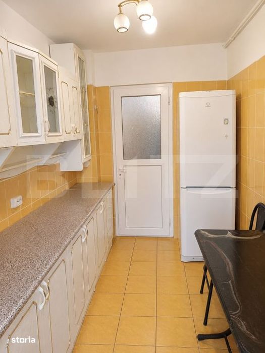 Apartament cu 3 camere, 75 mp, zona Complexul Studentesc