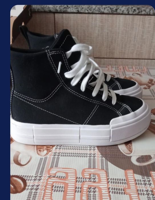 Teneși converse noi originali 150 lei.nr 34