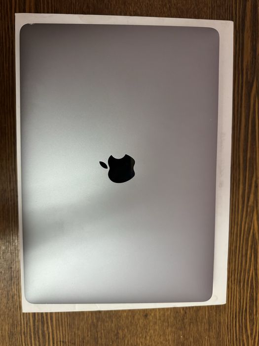 Macbook pro 2020 8/512 srochno