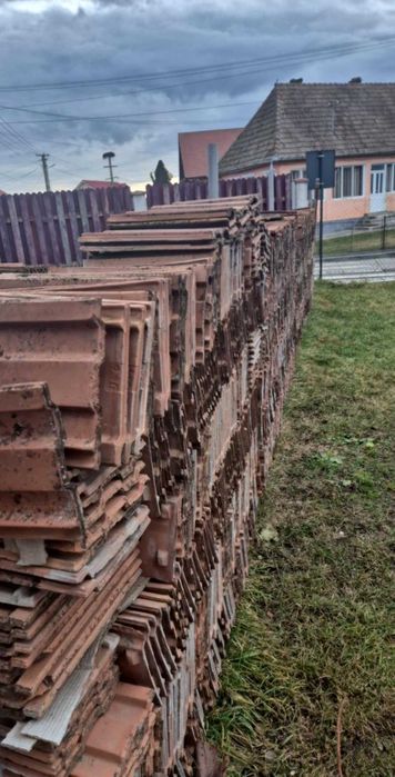 Vând țiglă mare și mică cu posibilitatea de transport la domiciliu