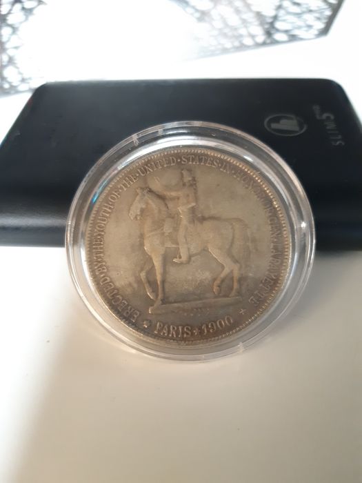 Сребърена монета dollar