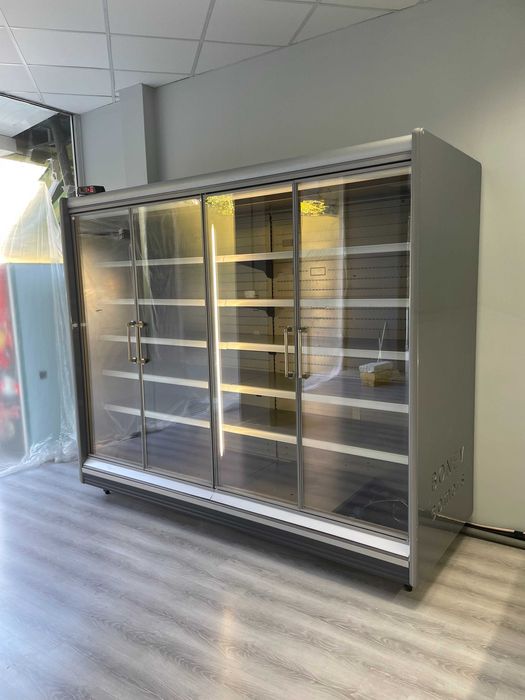 Хладилна витрина-крайстенна,модулна със стъклени врати