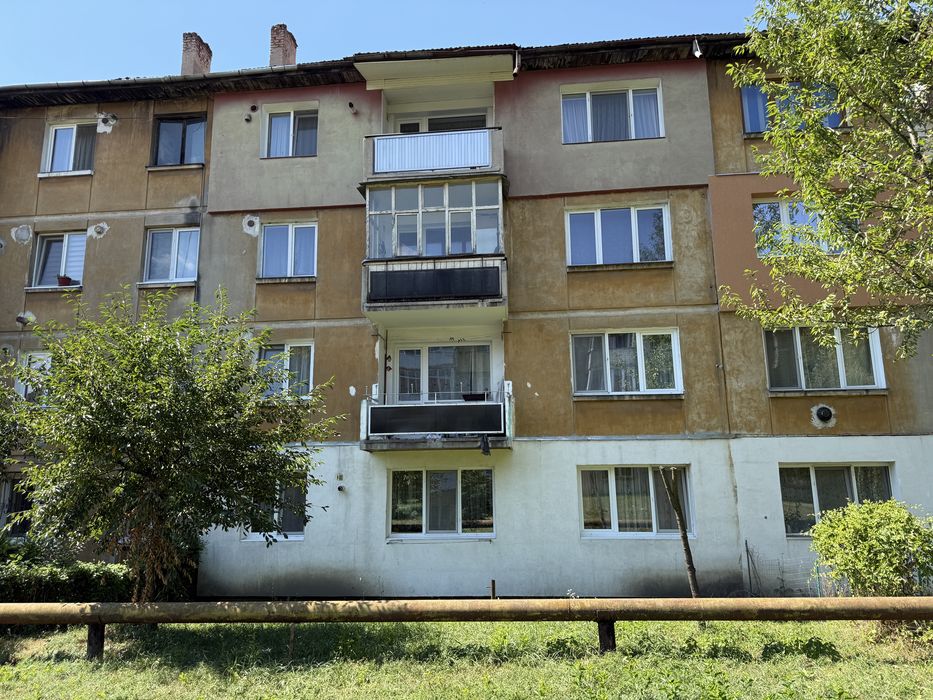 Vând apartamnet 2 camere in Petroșani situat pe St.Viitorul