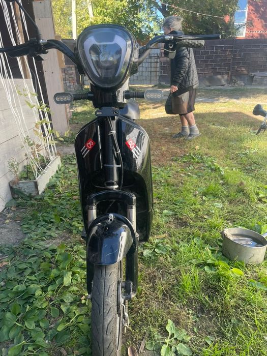 Продам скутер ск8