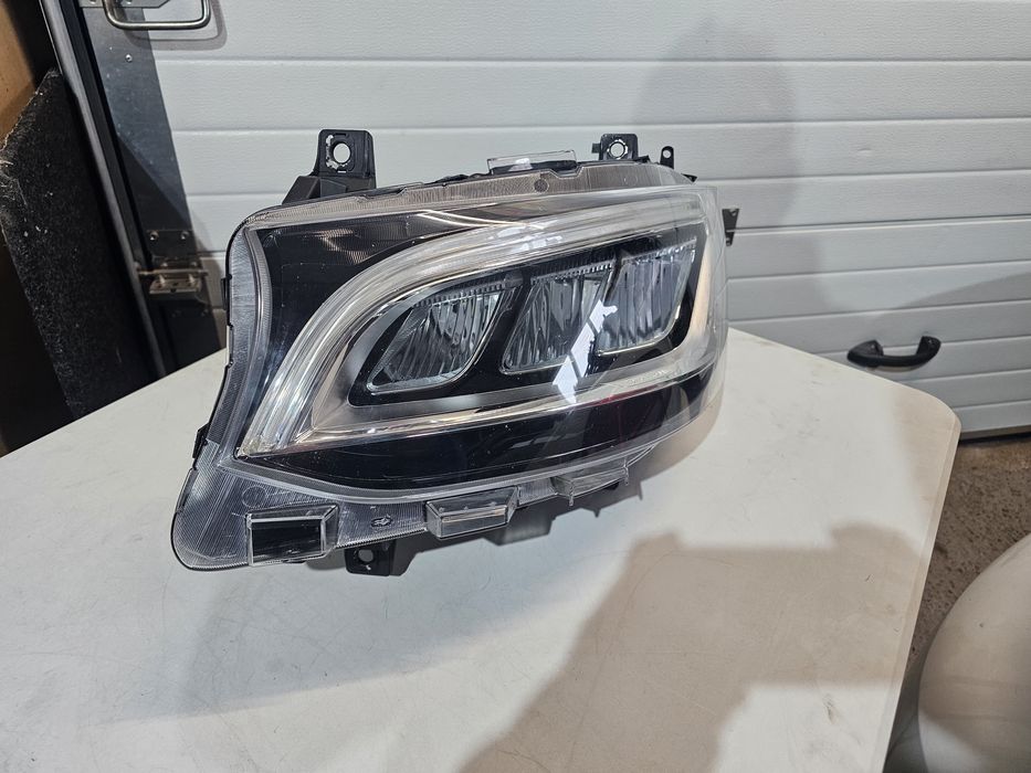 Far stanga  Mercedes Sprinter W907 W910 Full Led 
Stare impecabilă! 
Cod: A91090
