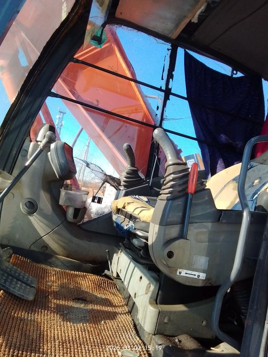 Экскаватор HITACHI