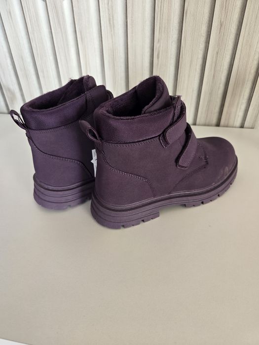 Продам новые ботинки