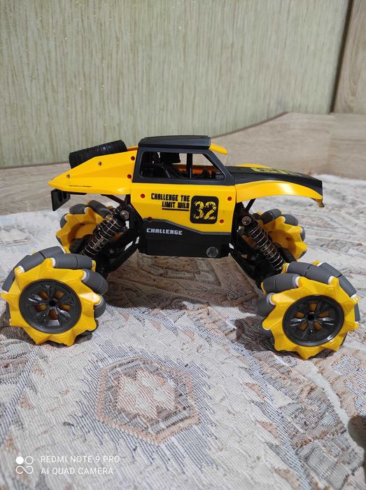 машинка на пульте управления