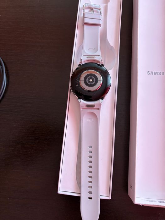 Продавам Samsung Galaxy Watch 6 Classic 47 mm. КАТО НОВ!