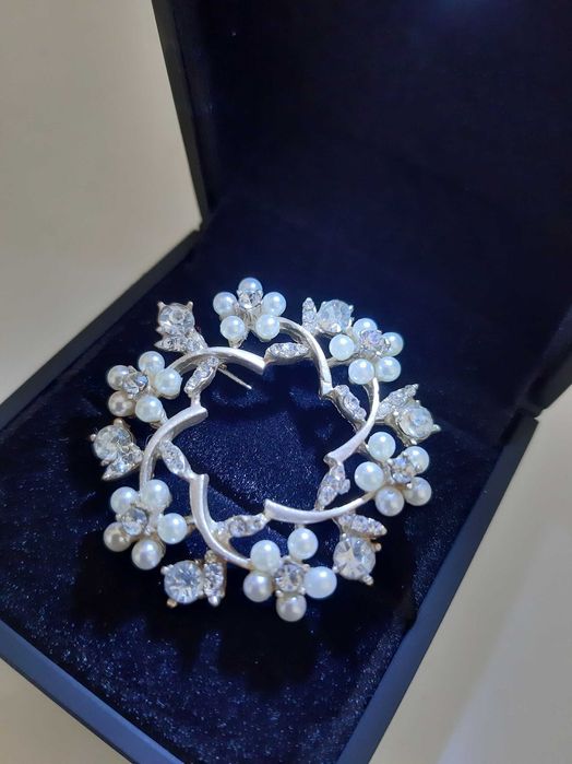 Brosa in cutie cadou de lux stil Teilor cu led