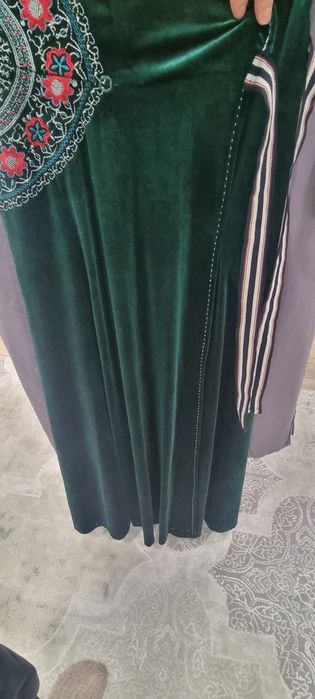 Платье в изумрудном цвете