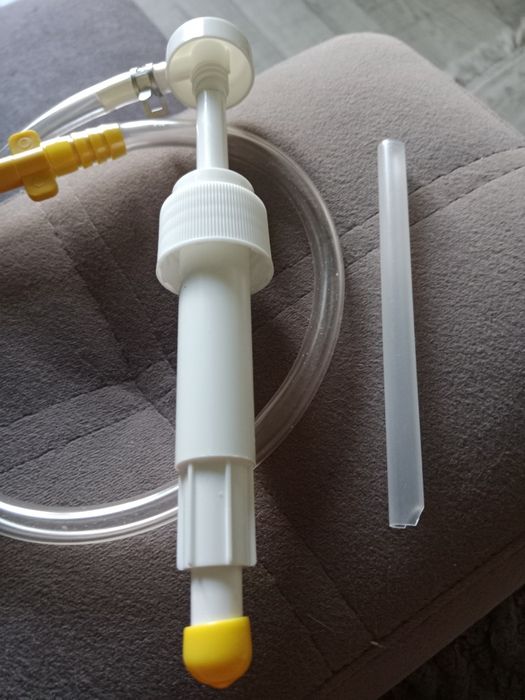 Насос для замены масла в редукторе.