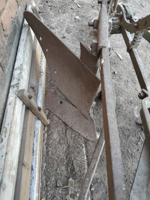 Плуг - обръщач и тесачка