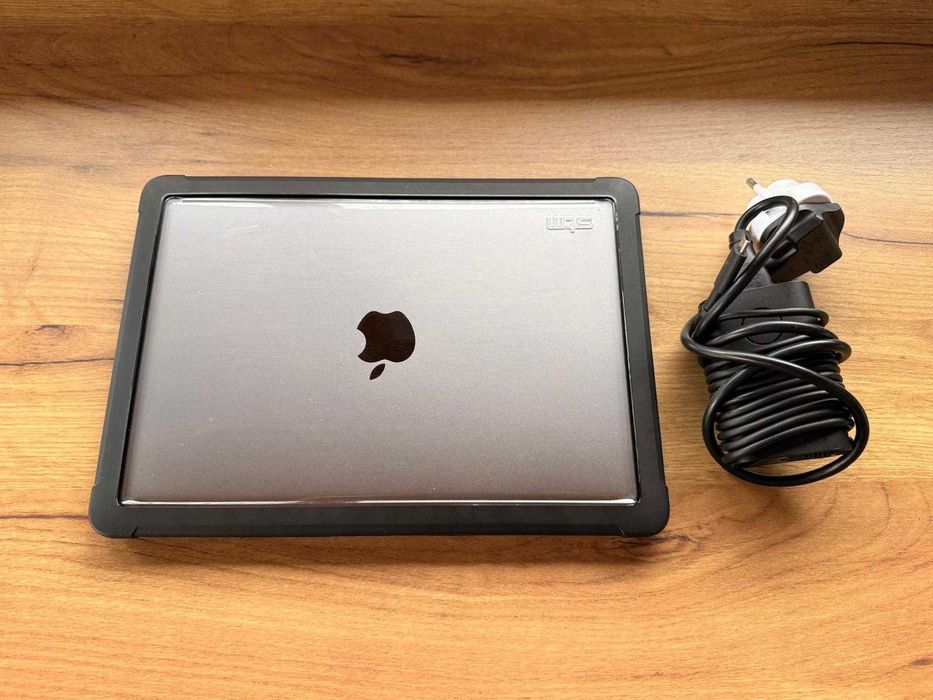 MacBook Retina, 12-инчов, 2017, зарядно и кейс