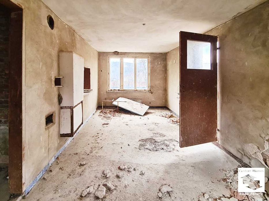 116252 Голям парцел с две къщи и плевня в с. Войнежа