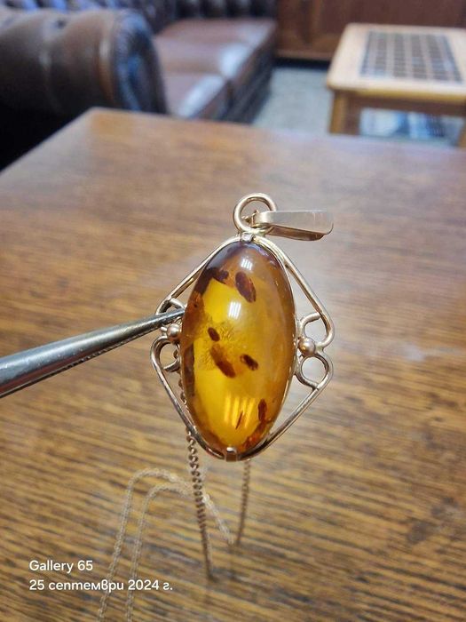 РУСКИ Златен синджир с висулка от Кехлибар.