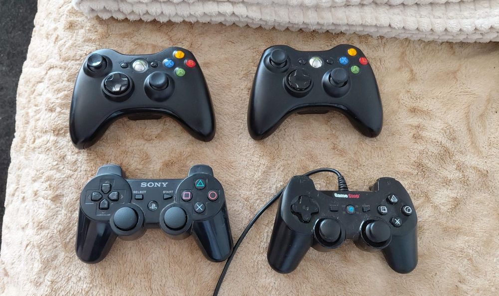 Vand doar doua controlere unul de Xbox 360 si inca unul de Playst 3 cu FIR
​2 x Controllere Xbox 360
​1 x ControllePlaySt