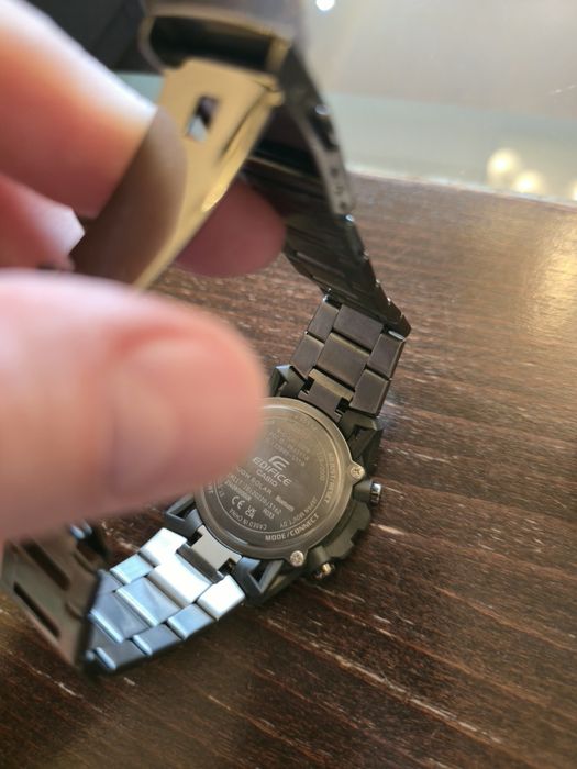 Часовник  Casio нез,следи от употреба!