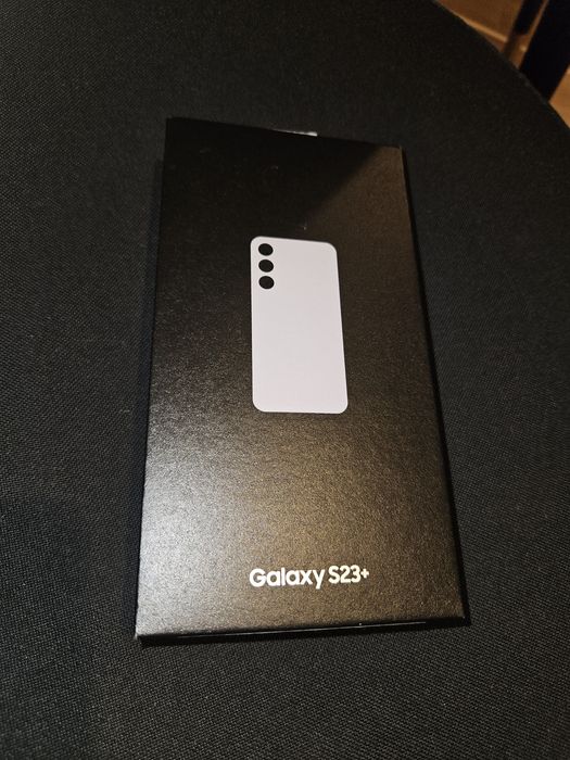 Samsung Galaxy S23+ заедно с оригинално зарядно