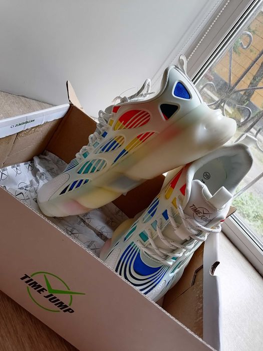 Кроссовки 39-40рр