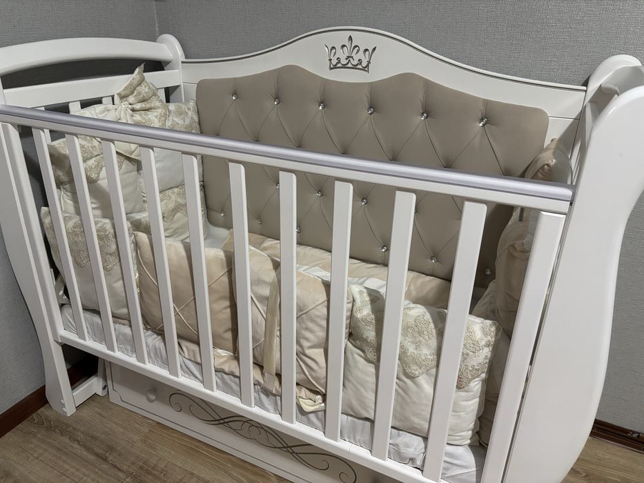 Манеж-кровать с полкой