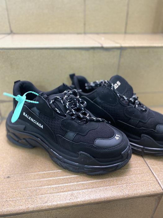 BALENCIAGA triples 41