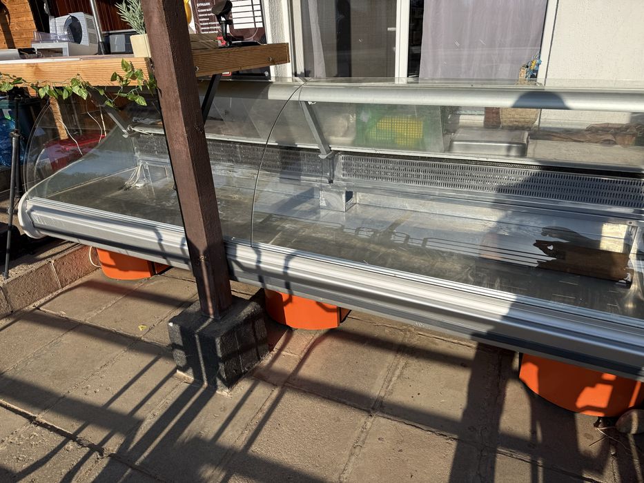 Хладилна витрина