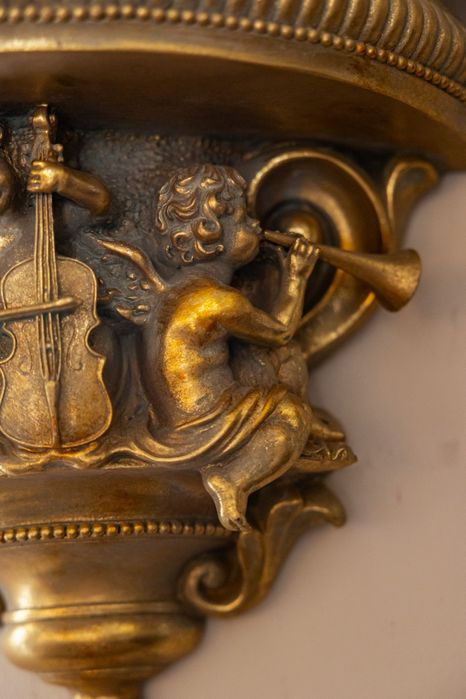 Consolă cu îngerași instrumentiști