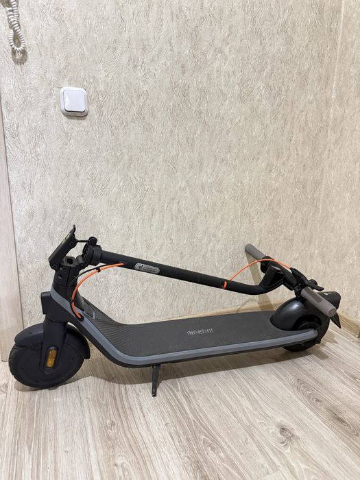Продам электросамокат Ninebot E2 plus