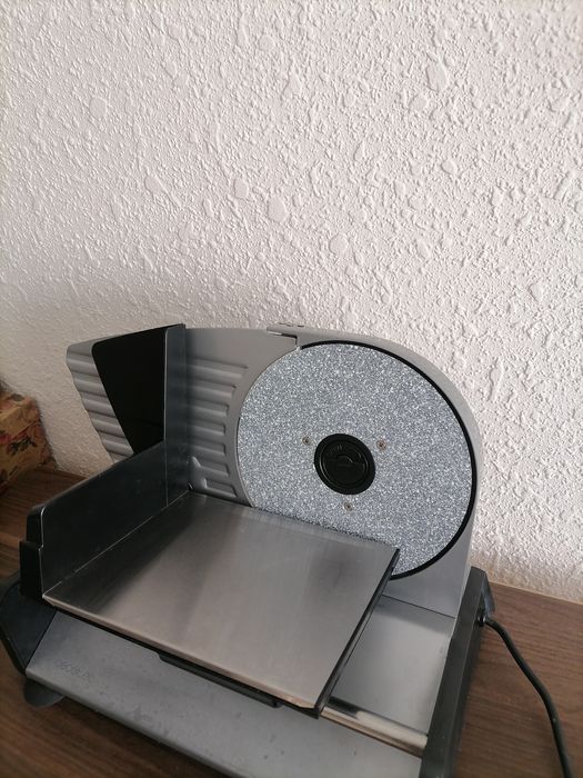 НОВА ЦЕНАМашина за нарязване на колбаси