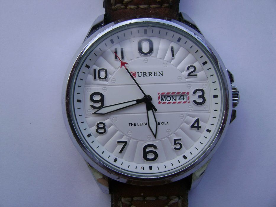 Продавам 5 броя кварцови часовници Breil,Swatch,TCM,Curren