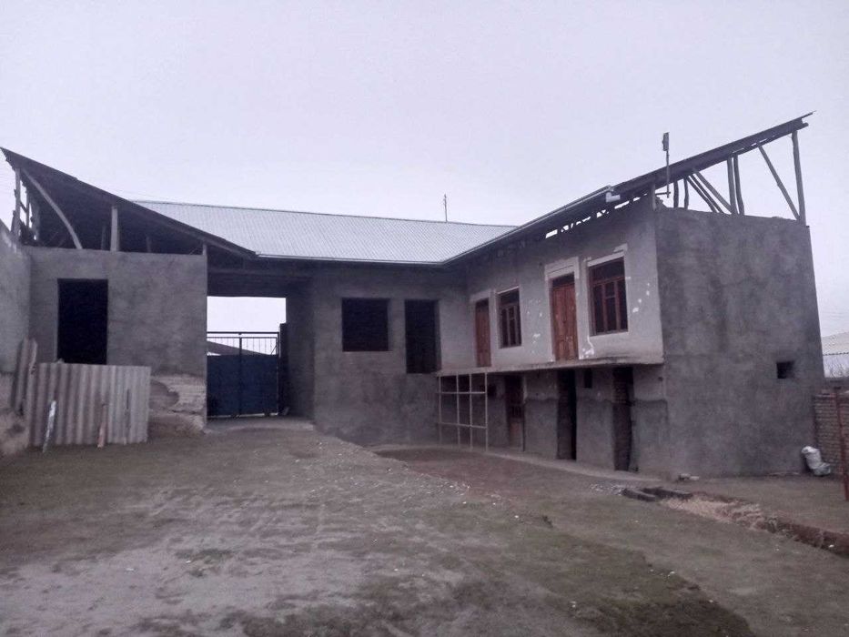 Hovli sotiladi yer uy