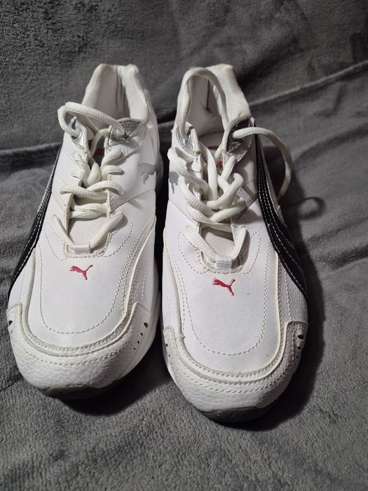 Vând pantofi sport Puma și o pereche ghete damă