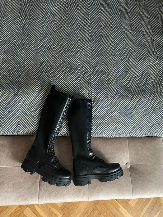 Дамски ботуши с дебела подметка